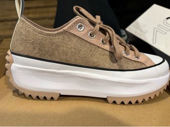Converse una puesta talla en fotos
