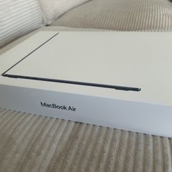 Apple - MacBook Air 15-inch Laptop - Apple M4 chip Built for Apple Intelligence - 16GB Memory - 256GB