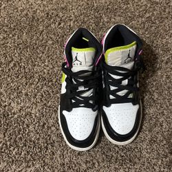 Air Jordan 1 Mid SE GS