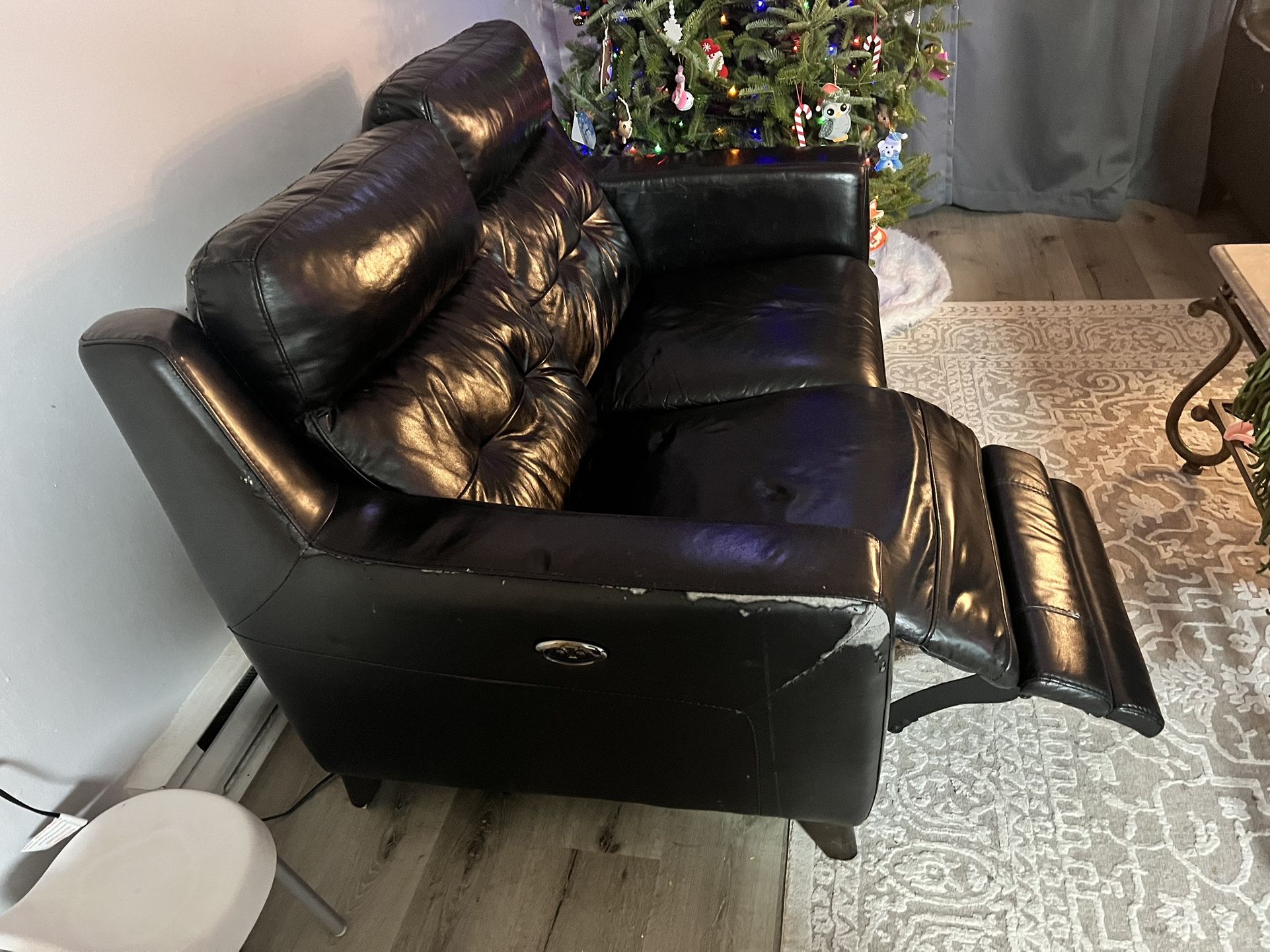 Leather Recliner Love Seat And 1 Leather Recliner (single)