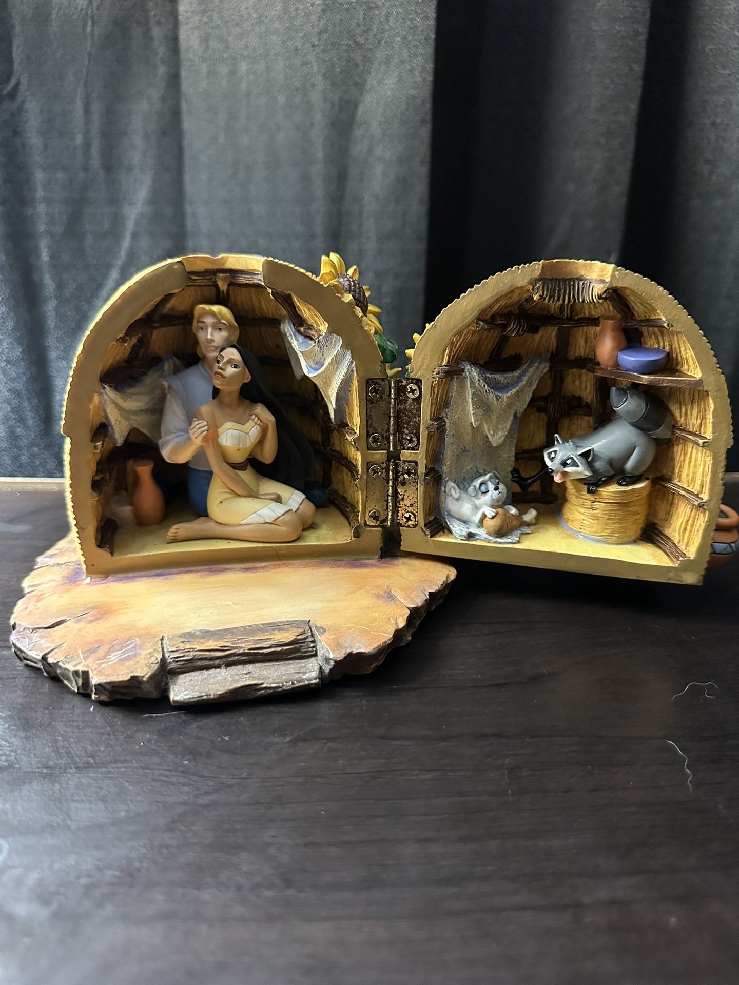 Disney Pocahontas Hinged Figurine with Meeko & John Smith RARE