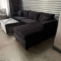 💥 Week Special Brand New Black Sectionals With Free Ottoman