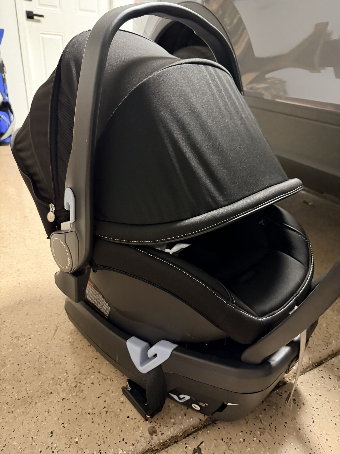 PegPerego Viaggio Baby Carrier With Base