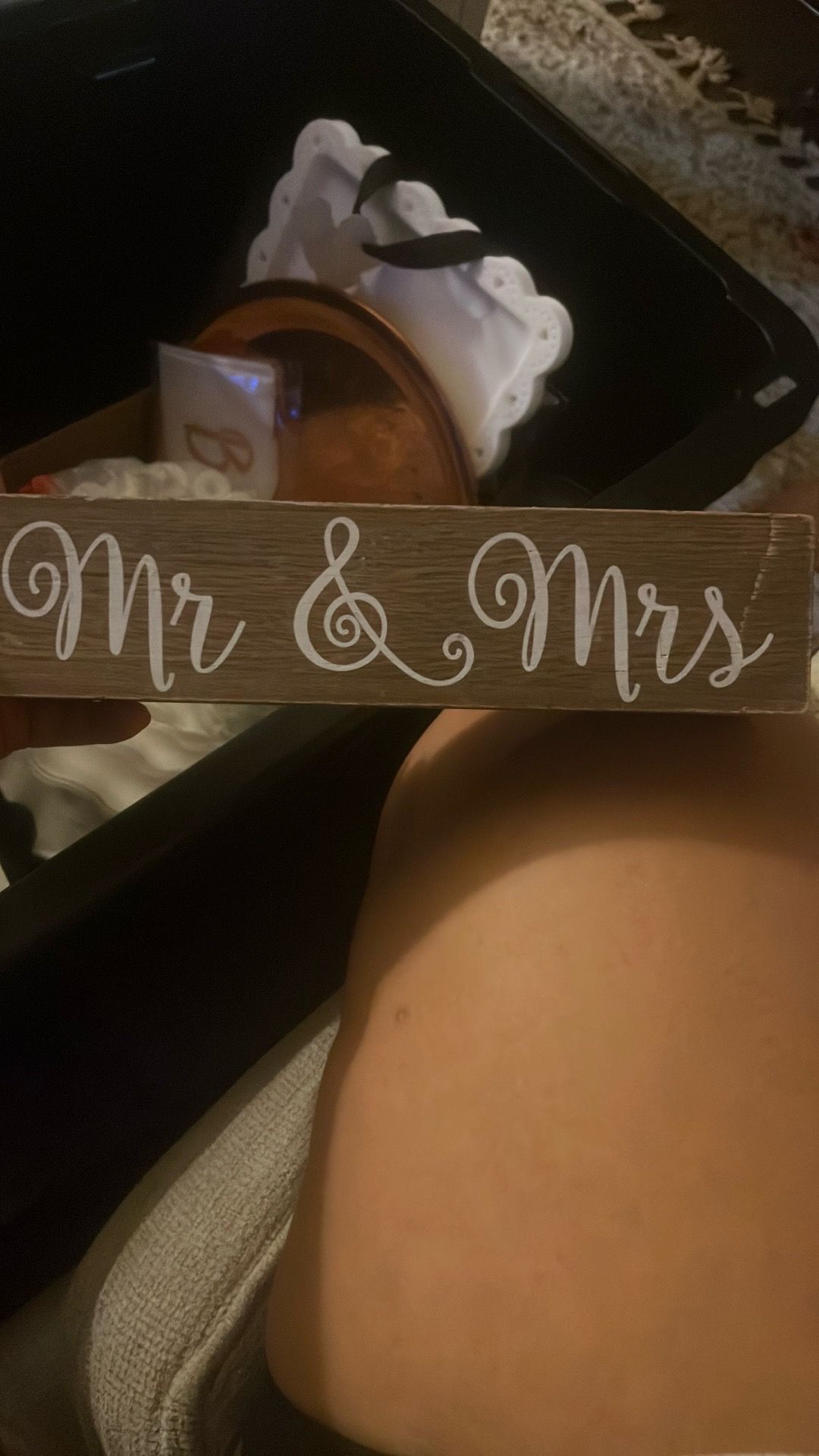 Mr and Mrs sign