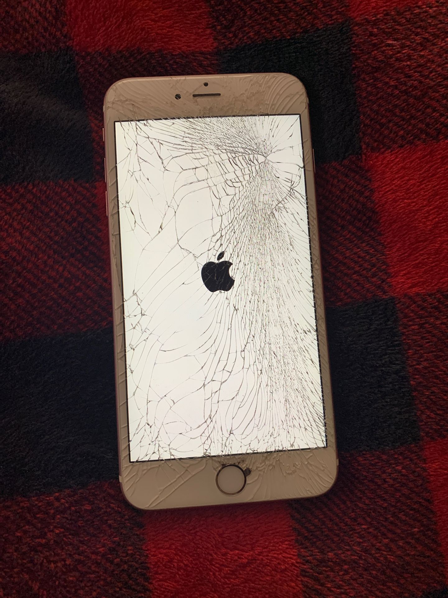 Broken IPhone 6s Plus READ BELOW