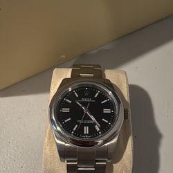 Premium Stainless Steel Timepiece - Sleek Black Dial