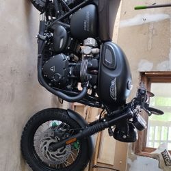 2020 Triumph Bonneville t120. Black
