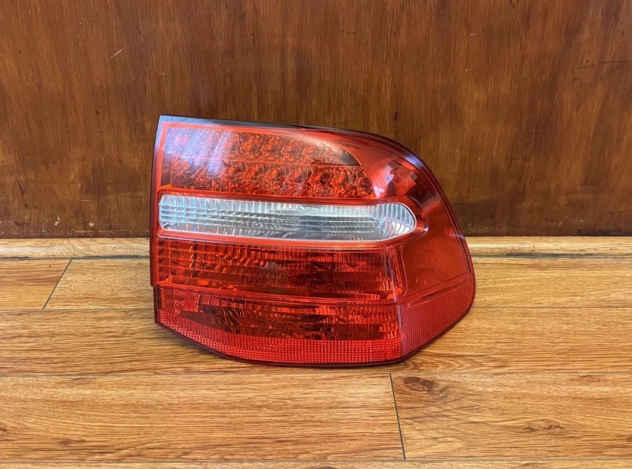 OEM 2008-2010 Porsche Cayenne Rear Right Passenger Side Taillight LED TESTED
