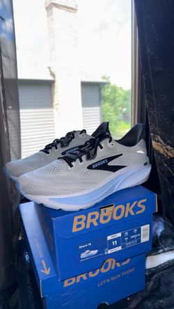 Brooks ghost 18 running shoes