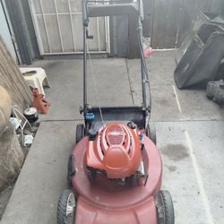 Toro Lawn Mower  No Bolsa Trabaja Bien $100    Al Primer Jalon