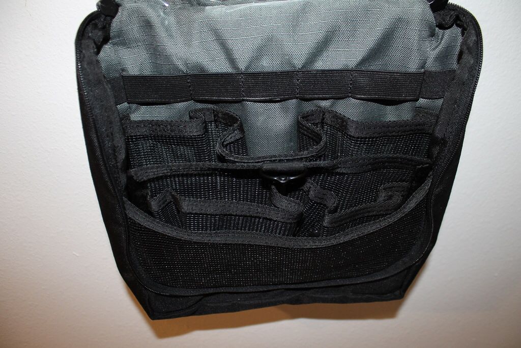 Cabela’s Hanging Travel Toiletry Bag | Velcro Mirror | Zippered & Mesh Pockets | Excellent condition