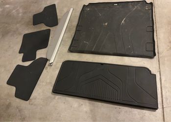 BMW x5 cabin mats + rubber cargo mat + retractable trunk cover