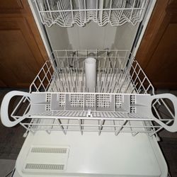 Whirlpool NEW Dishwasher Never Been Used 24 in 