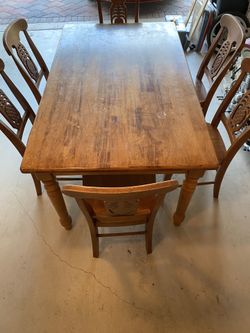 Dining table/almost antiques