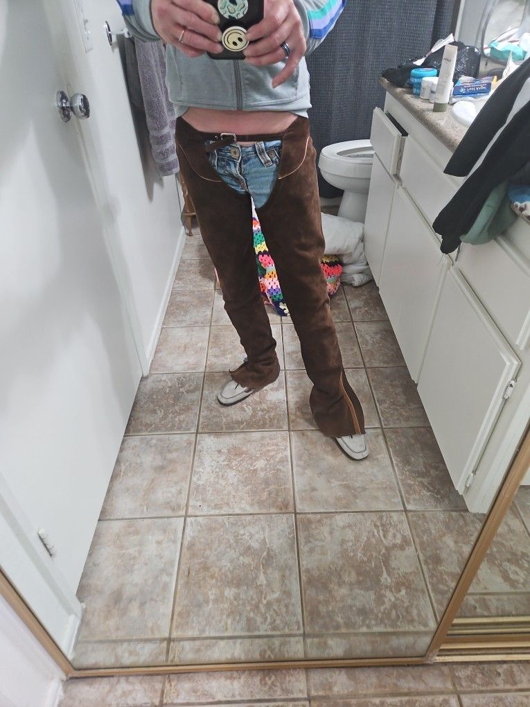Gen Suede Riding Chaps Sm. VerticalTan Line