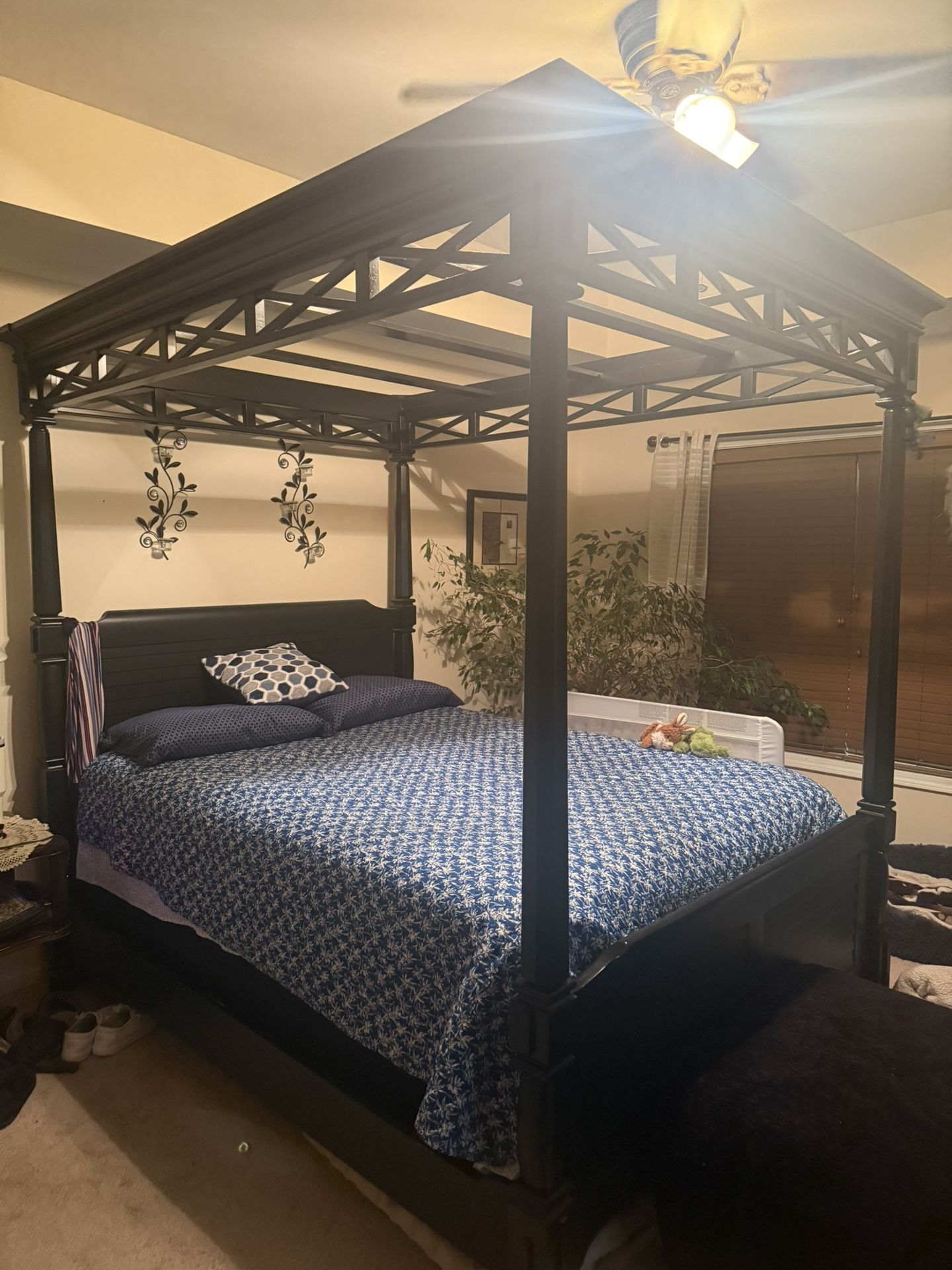 Island Canopy Bed