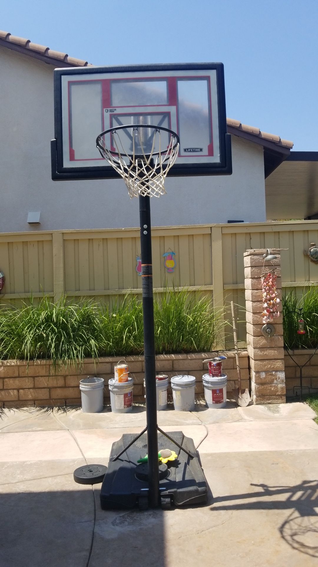 Basketball hoop adjustable