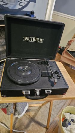 Victoria Portable Turntable