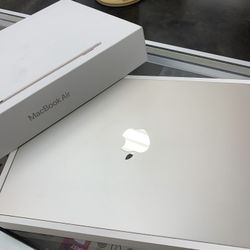 Macbook Air 13” M4 16GB Ram 256 SSD