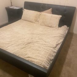 CALIFORNIA KING BED WITH MATTRESS/BOX SPRINGS 
