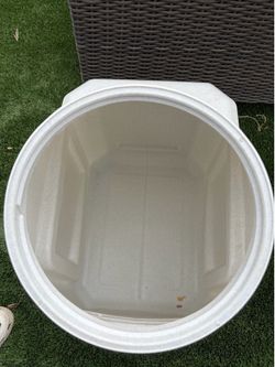 Large food container