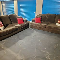 Really Nice Couch And Loveseat, Like New 