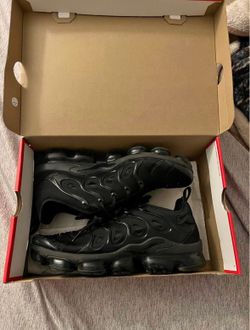 Triple Black Nike Vapormax Plus