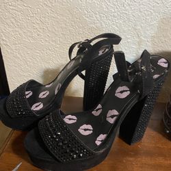 BLACK JUICY COUTURE PLATFORMS  SIZE 71/2
