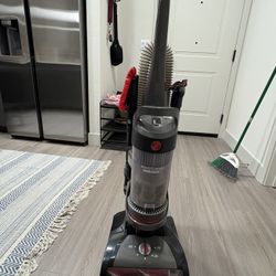Hoover WindTunnel Cord Rewind Pro Bagless Vacuum Cleaner