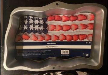 Brand new! Baking Pan Red, White & Blue 🇺🇸.