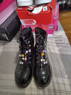 Girls boots size 4