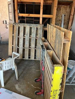 FREE WOOD PALLETS (6 total)