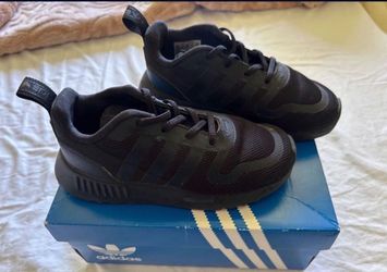 Toddler addias size 9K