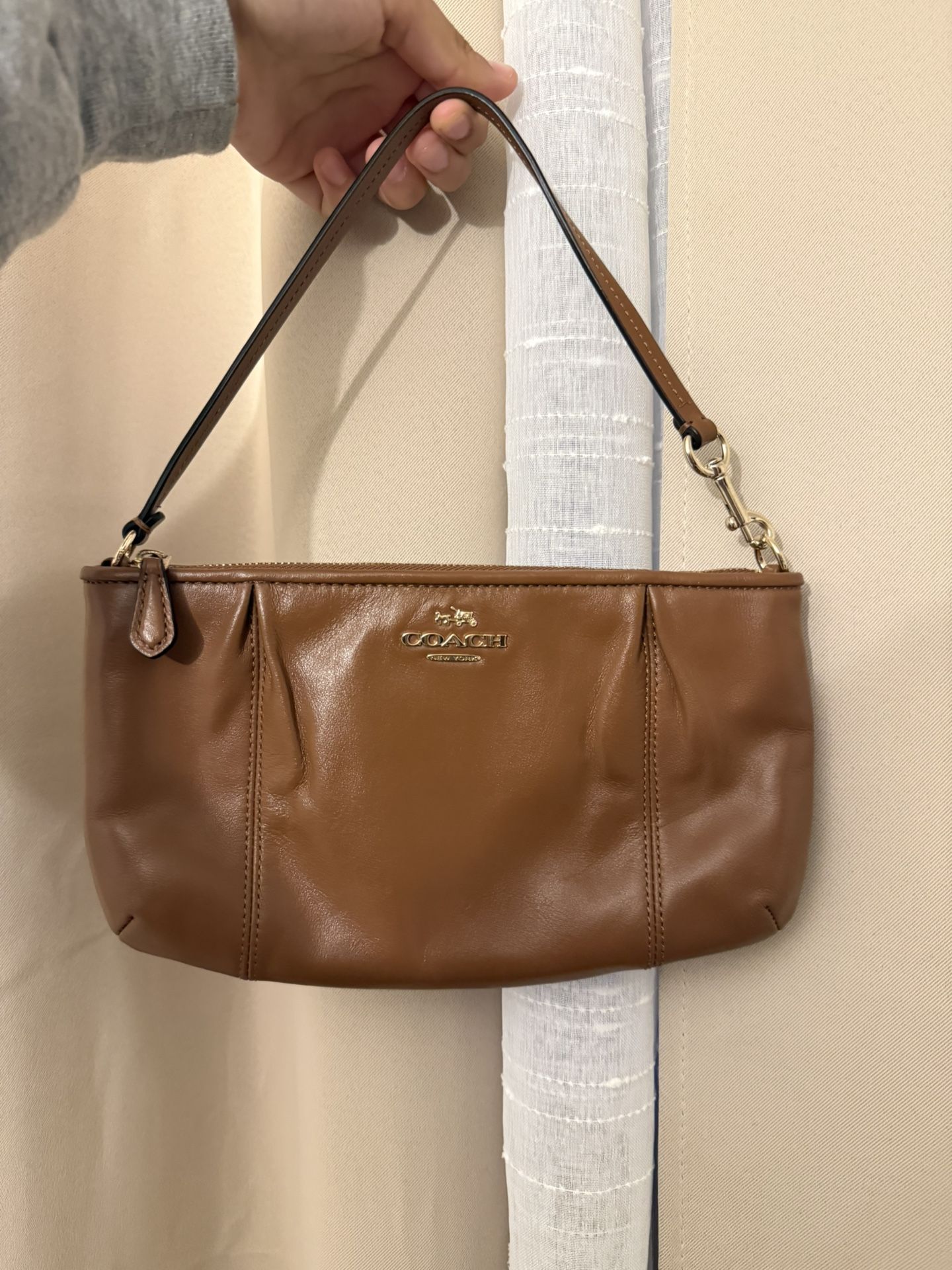 brown leather coach clutch