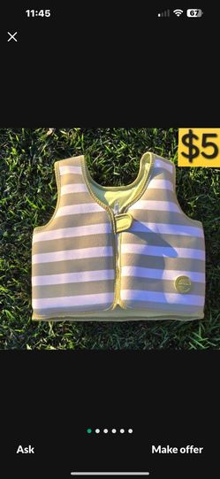 SWIM LIFE VEST LIFE JACKET (SELLING FOR $5)