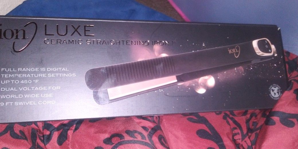 Ion Luxe Ceramic Hair Straightening Iron