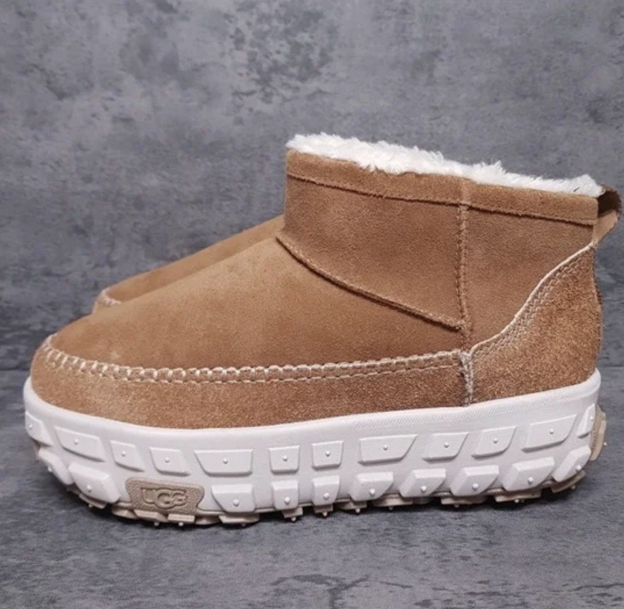 UGG® All-Gender Venture Daze Ultra Mini Boot - Chestnut M/5 w/6 no box $140 