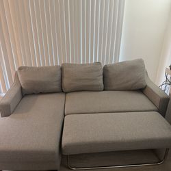 Courtney Sectional With Pull Out Bed