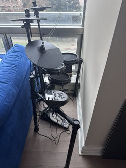 Brand New Alesis Nitro Mesh Kit 8-Piece Electronic Drum Set