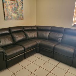 Black Leather Sectional Wirh 3 Recliners