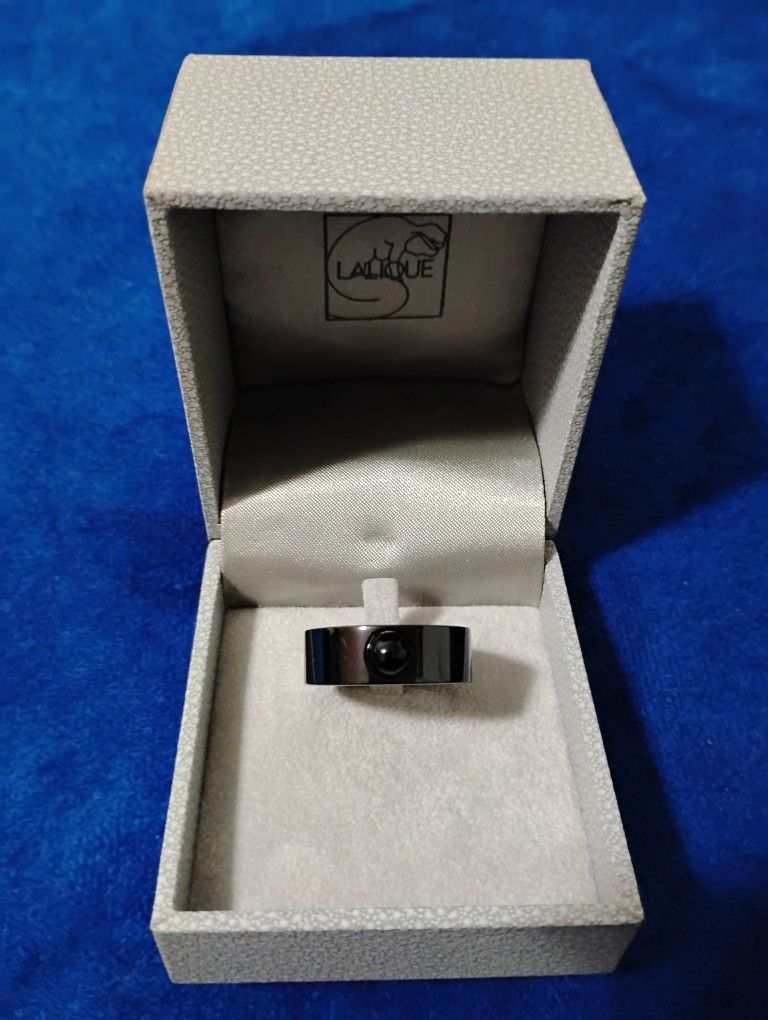 Beautiful Lalique Sterling Silver Ring with Round Cabochon – Discontinued Style