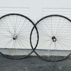 Campagnolo Montreal Clincher 700c Wheelset Chris King / Campagnolo 9 Speed