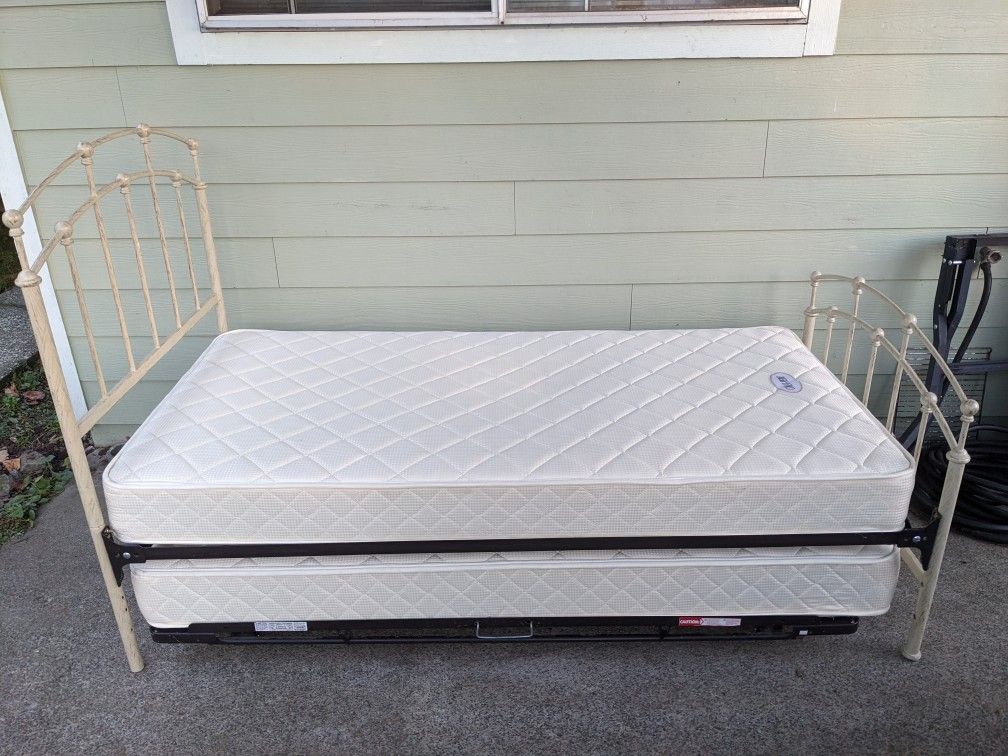 Pop-up Trundle Bed - Twin