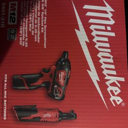 Milwaukee M12 1/4 Hex Screwdriver With Ratchet Kit