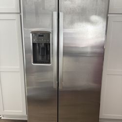 GE Side-by-Side Refrigerator – Stainless Steel – GSS25GSHSS