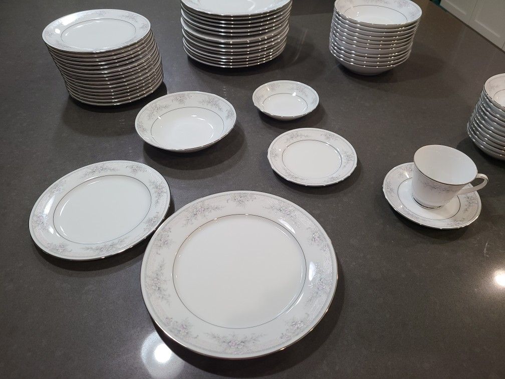 Noritake Sweet Leilani China Set