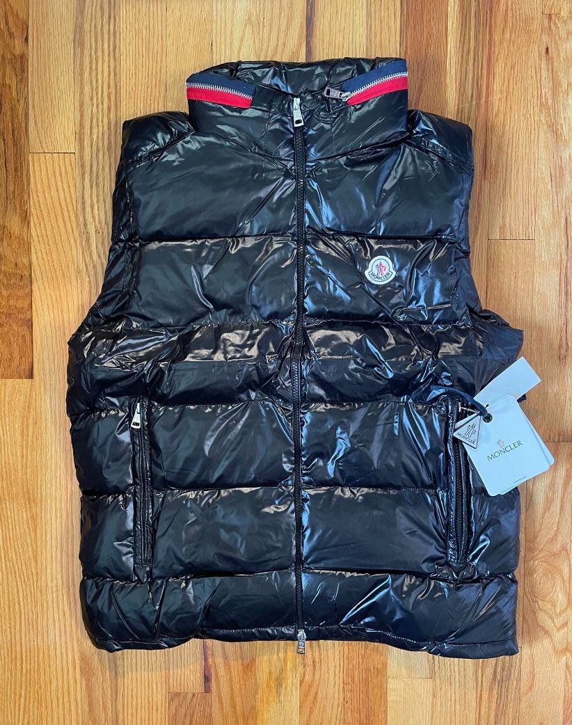 Moncler Vest (S,M,L,XL)