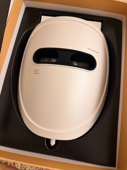 Brand New LED Light Therapy Face Mask – New in Box, Great Gift!