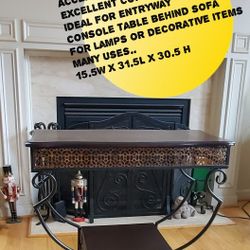 Accent Table Excellent Condition 