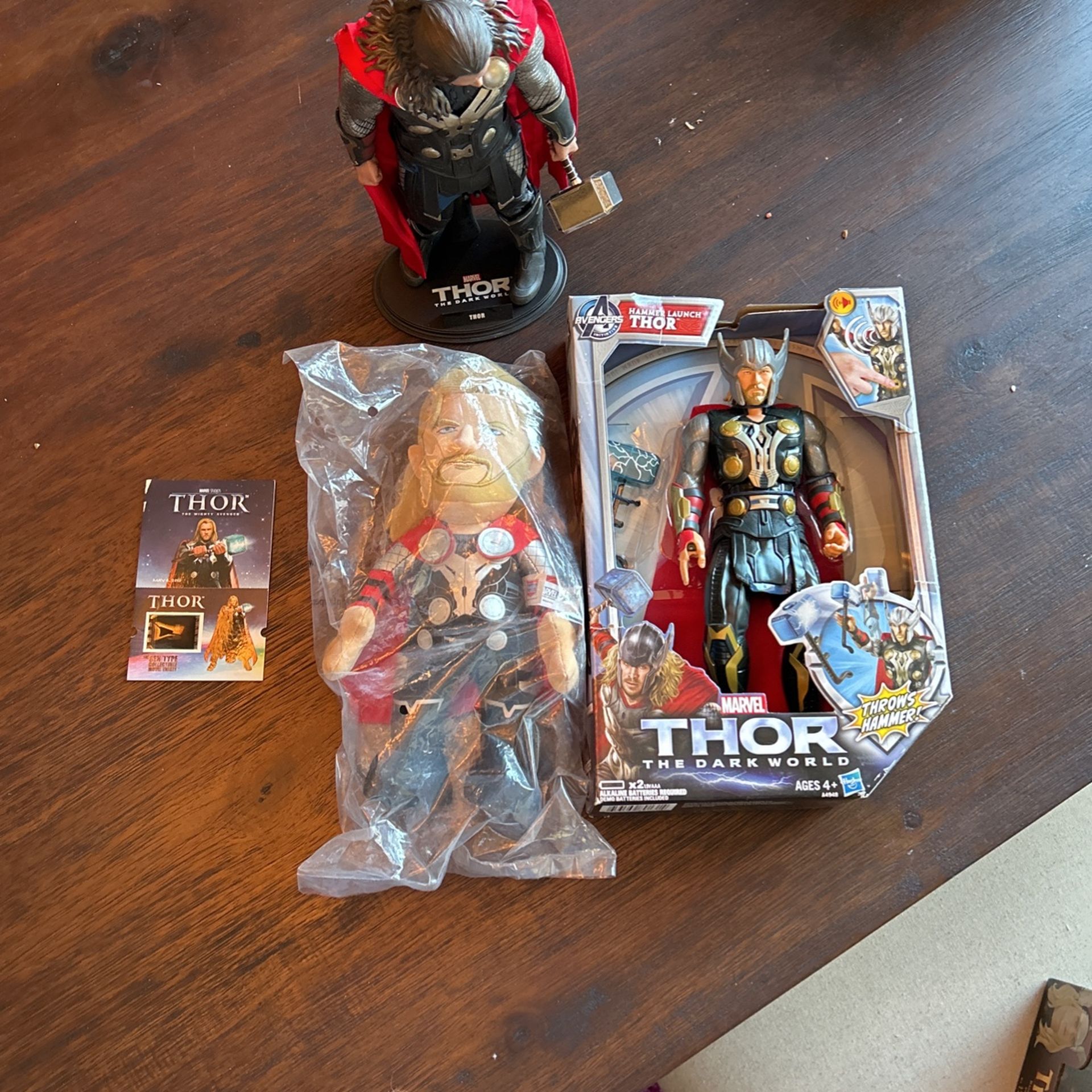 Thor Marvel Avengers Collectible Bundle